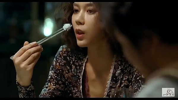 Sexy Korean Kim si-woon is glad in the movie I spotted the demon