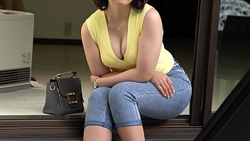 安易な表現だとわかっていてもあえてこう言うしかない…彼女は「天才」。永野あかりさん31歳。3歳の娘を子に持つ結婚5年目の専業主婦。ロールキャベツ系女子という言葉が適当かどうか知らないが、この癒し系のほんわかしたビジュアルと雰囲気にきっと男は騙される。