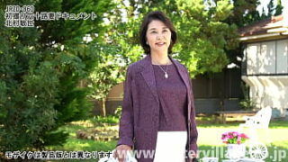 北村敏世さん63歳専業主婦。結婚35年目になるご主人とのあいだに一男一女を授かり、現在は週末にお孫さんと会うのが何よりの楽しみだという敏代さん。いったいなぜAVに…